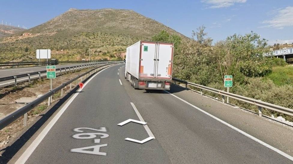 Granada.- Sucesos.- Muere un hombre en una colisiÃ³n entre un turismo y dos camiones en la A-92 a su paso por Loja