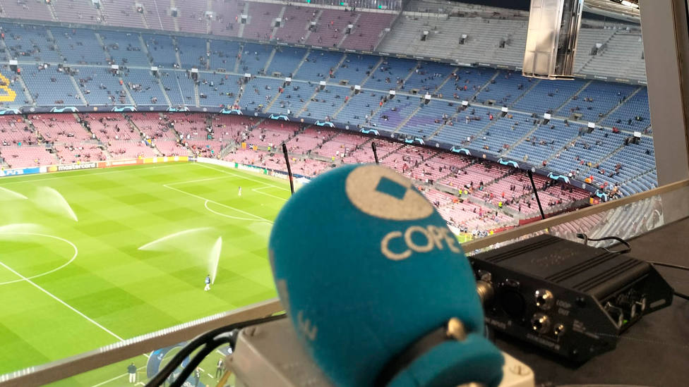 Micrófono de Tiempo de Juego en la cabina de retransmisión del Camp Nou
