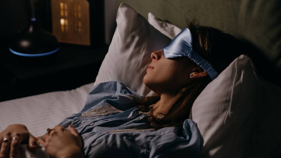 ¿Te cuesta conciliar el sueño? 5 métodos naturales para quedarse dormido más fácilmente según los científicos