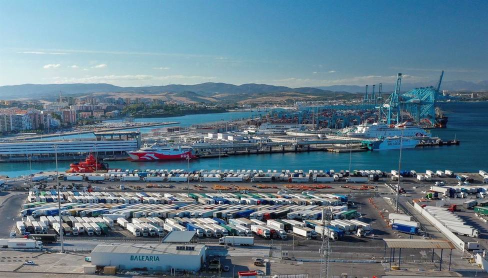 Comienza este lunes un paro indefinido del transporte en el puerto de Algeciras
