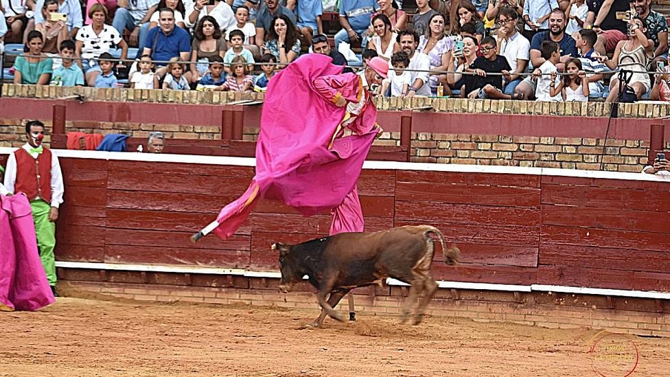 Un momento del espectáculo del Popeye Torero en la plaza de toros de Huelva