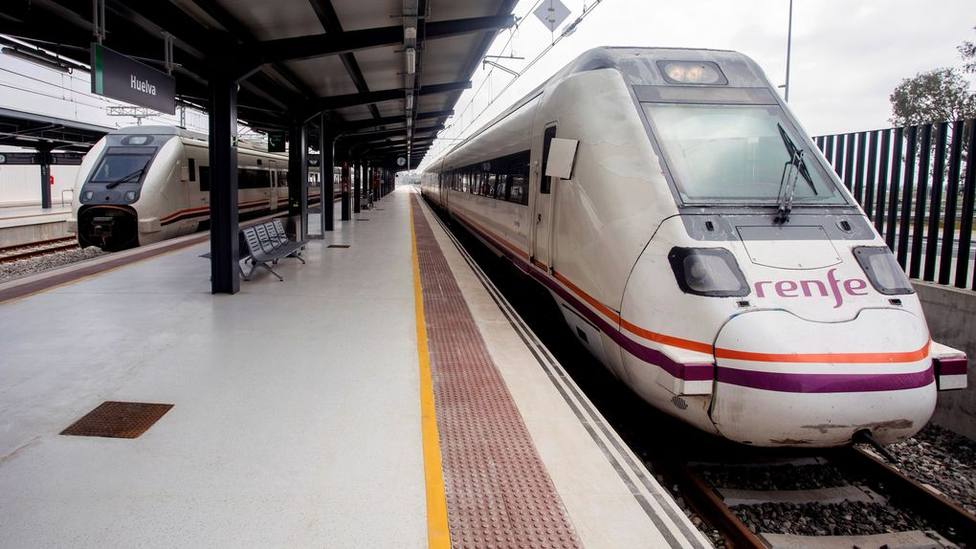 Renfe descarta que los trenes averiados puedan llegar hoy a sus destinos