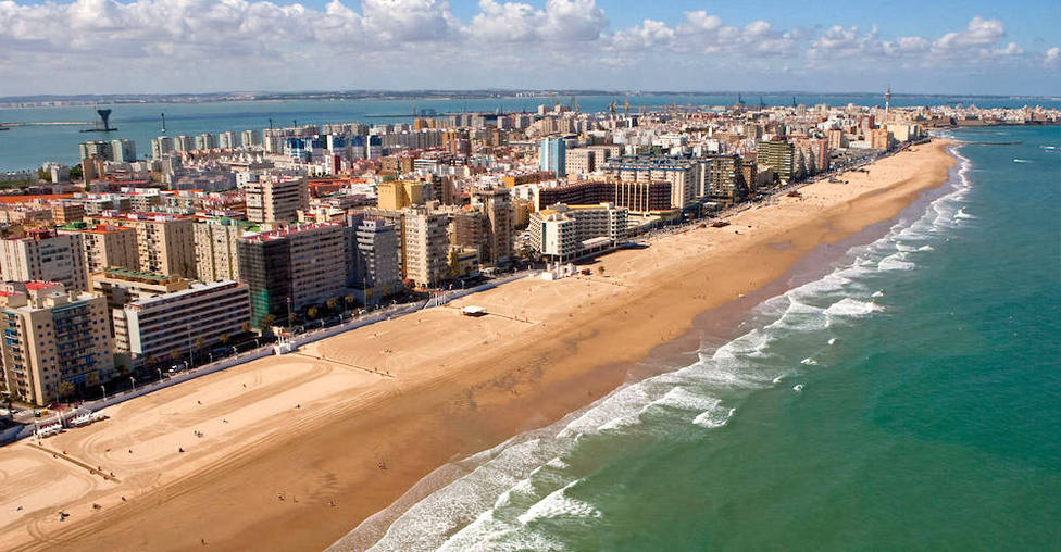 Vista aérea de la Playa de La Victoria de Cádiz