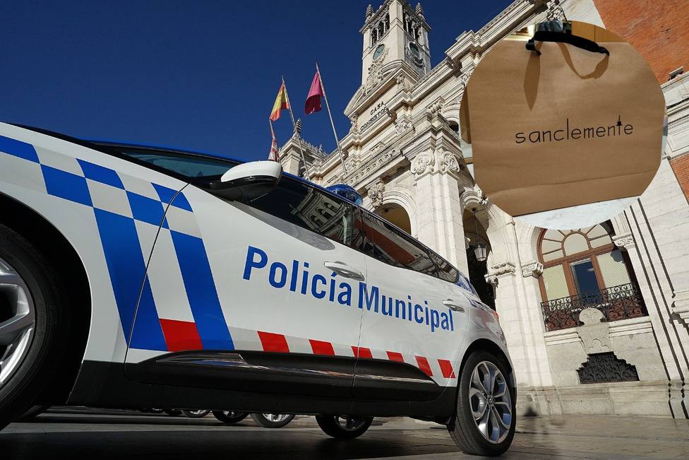 Un coche de la Policía Municipal en la Plaza Mayor de Valladolid y, en detalle, un bolsa como la extraviada