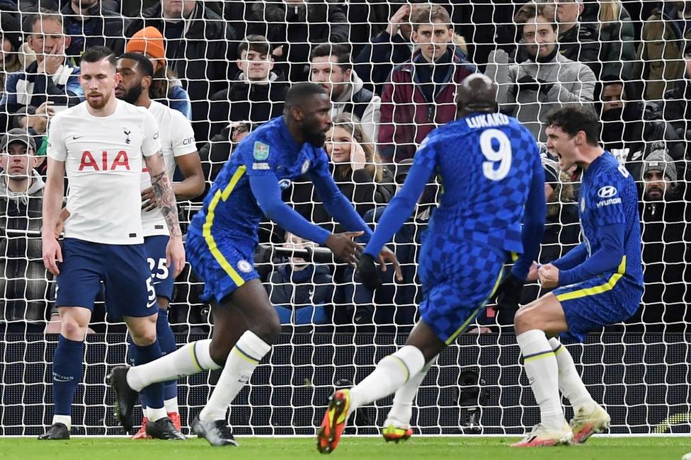 El Chelsea celebra el gol al Tottenham (EFE)