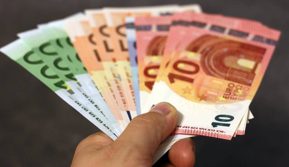 Cuidado con las transacciones en efectivo: pueden acabar en multa de Hacienda