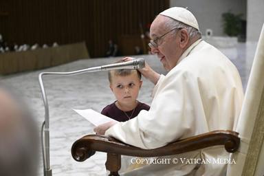 El Papa, en la audiencia general: La alianza entre ancianos y jóvenes salvará la familia humana