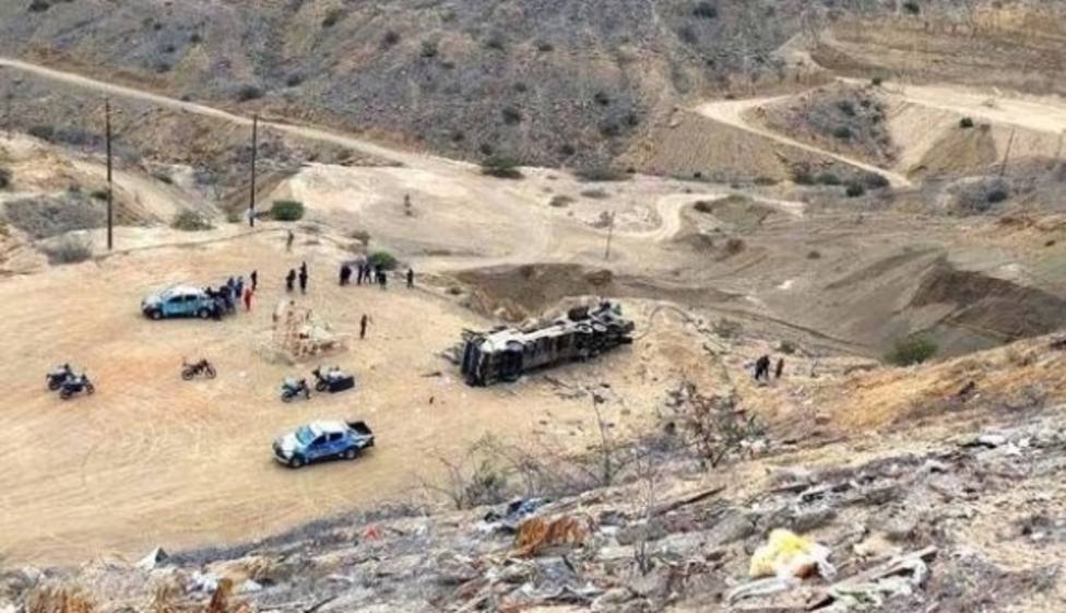 Al menos 25 muertos en el norte de Perú al caer un autobús por un precipicio