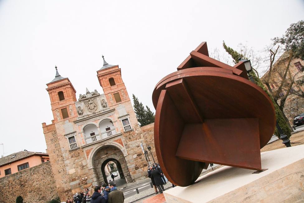 La alcaldesa de Toledo apela a la responsabilidad ciudadana tras producirse actos vandÃ¡licos en la escultura de Canogar