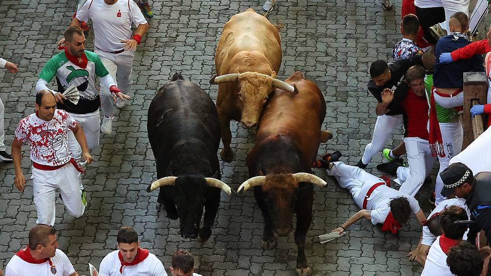 Tres de los toros de Núñez del Cuvillo que ha protagonizado el primer encierro de San Fermín