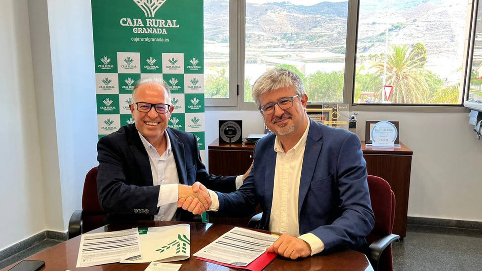 Enmarañarse Confrontar muelle Caja Rural Granada ofrece a los socios de la cooperativa La Palma  condiciones financieras especiales - Motril - COPE