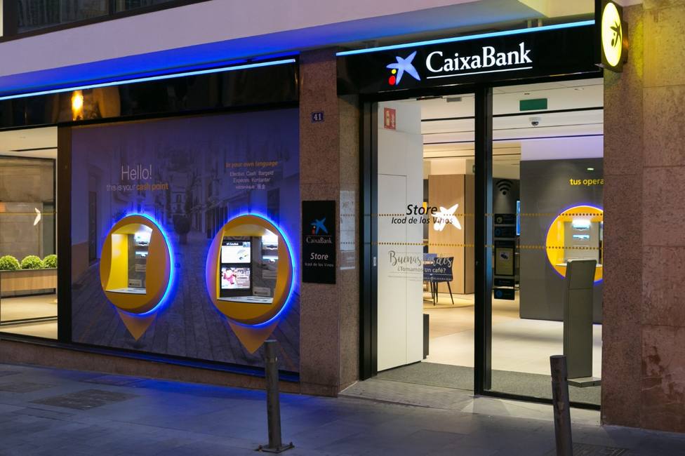 Resultado de imagen de CaixaBank adelanta el pago de las pensiones