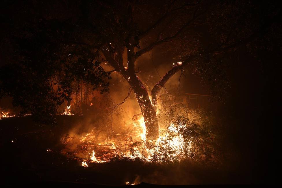 El incendio de Boiro (A Coruña) quema 600 hectáreas y sigue avanzando sin control
