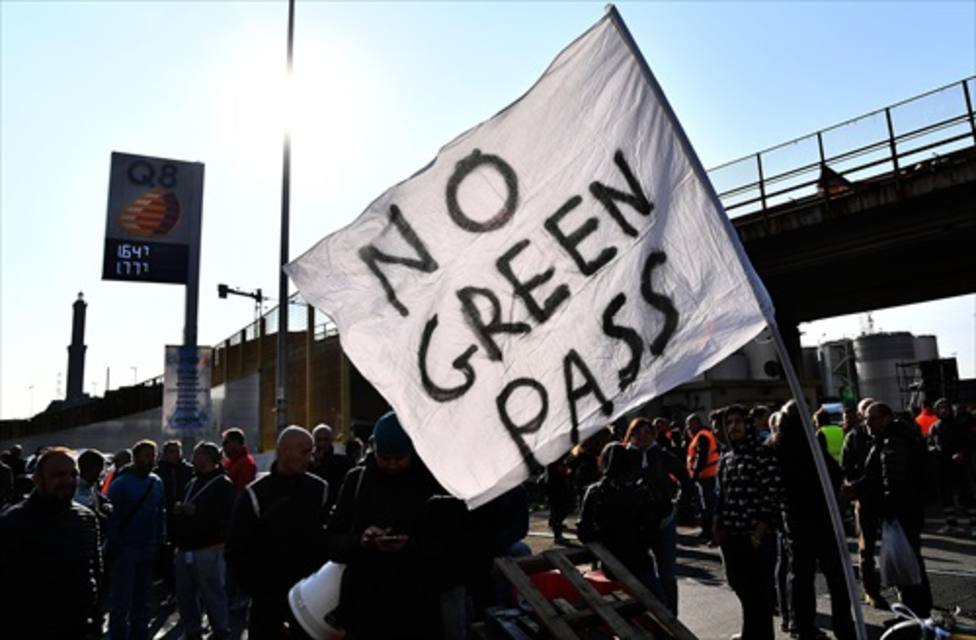 Italia enfrenta el caos ante la primera jornada con certificado green pass: ¿podría implantarse en España?