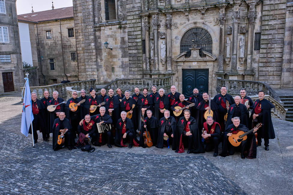 Integrantes de “Troyanos de Compostela” que actuará este sábado en Cedeira - FOTO: Cedida