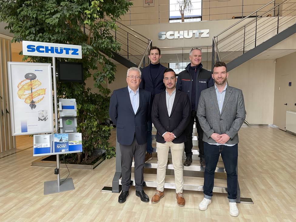 El alcalde de Cazalegas y pte de Fepemta visitan la multinacional en Alemania