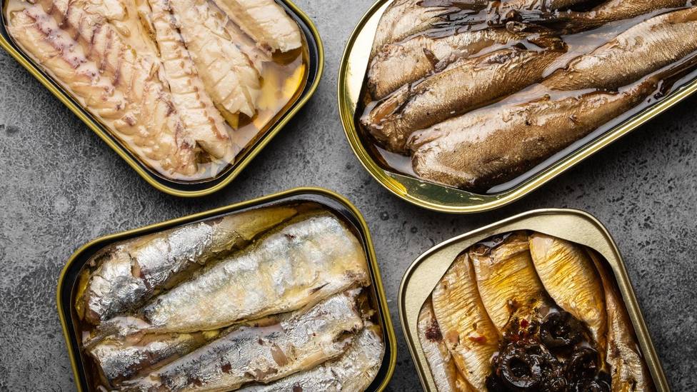 Un experto explica cuál es la relación directa entre el cáncer de colon y el pescado en conserva