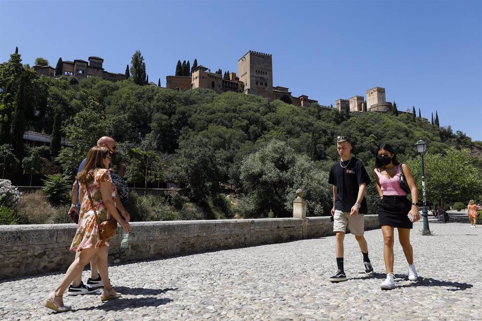 Granada.- Turismo.-El sector encara el puente con malas perspectivas y una media de ocupaciÃ³n del 44% en la provincia