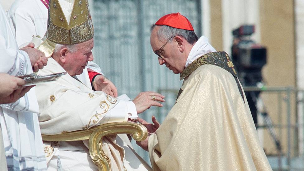 La relación entre San Juan Pablo II y Francisco, el papa que le hizo santo  - Vaticano - COPE