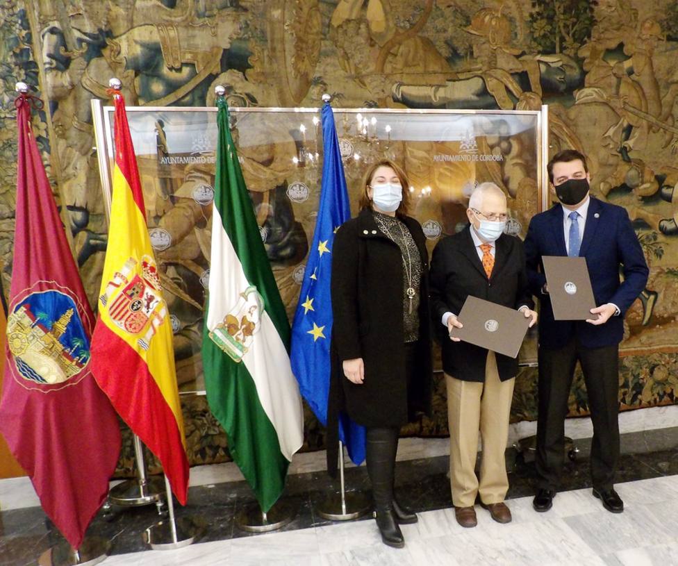 El Ayuntamiento de Córdoba firma un convenio con el Banco de Alimentos para atender a muchas familias