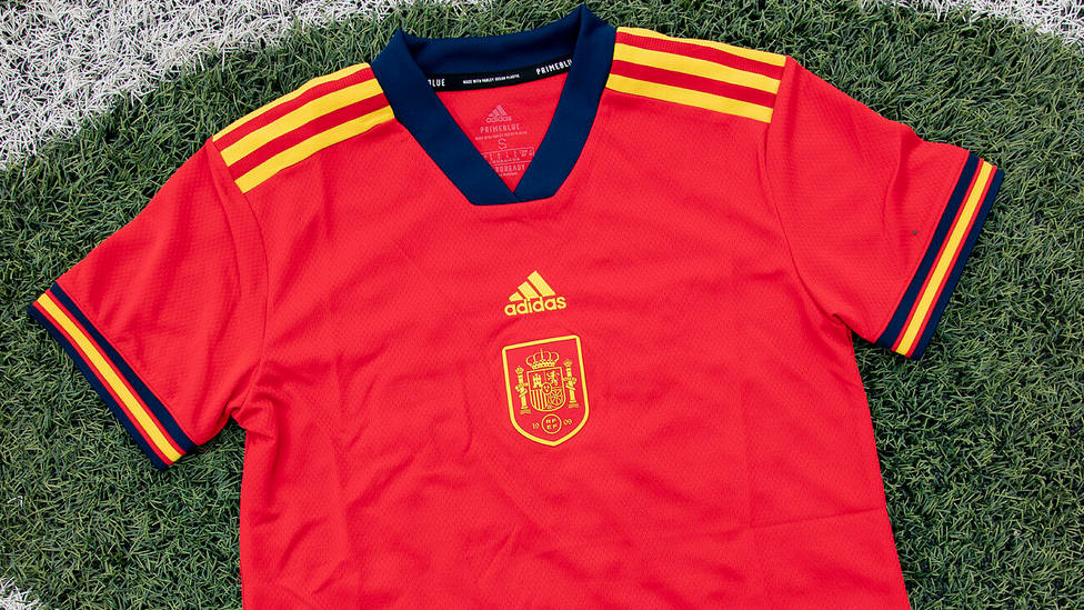 Ocupar libro de bolsillo Jugando ajedrez España vestirá ante la República Checa las camisetas de la selección  española femenina - Fútbol Selección - COPE