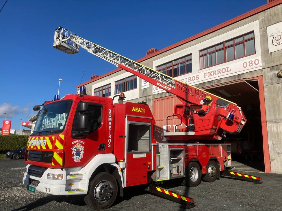 Entra en servicio el nuevo camión escalera los Bomberos de Ferrol - Ferrol -
