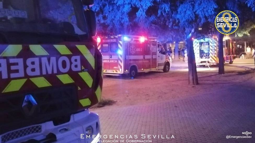 Cinco personas hospitalizadas tras un incendio en el distrito Cerro Amate de Sevilla