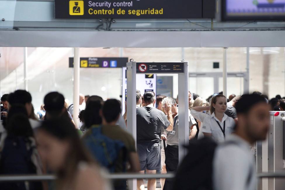 Los empleados de Iberia en Barcelona prevén huelgas si la dirección no negocia - Economía - COPE
