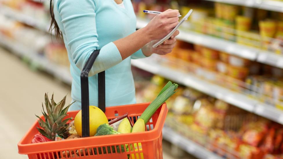 Ahorrar al hacer la compra: 10 trucos para gastar menos dinero en el supermercado