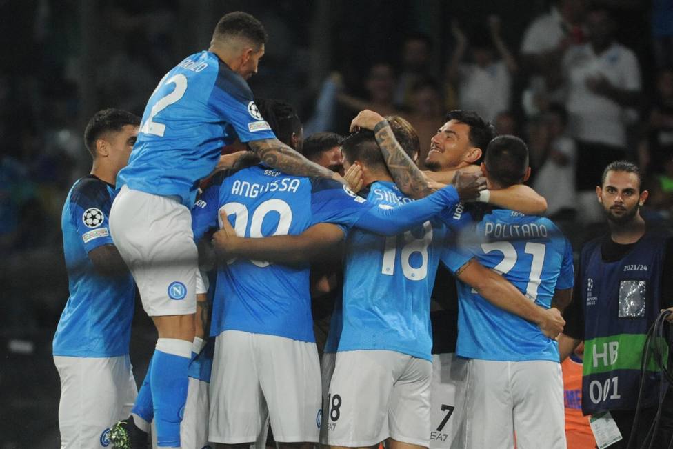 El Nápoles celebra uno de los goles contra el Liverpool (EFE)
