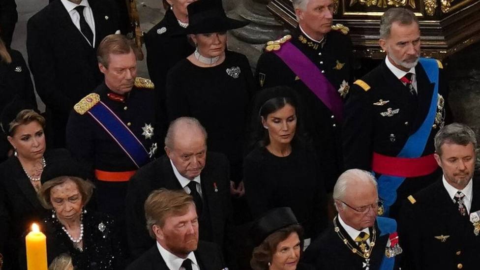 Vota | ¿Le ha gustado ver juntos a Don Juan Carlos y a Felipe VI en el funeral de Isabel II?