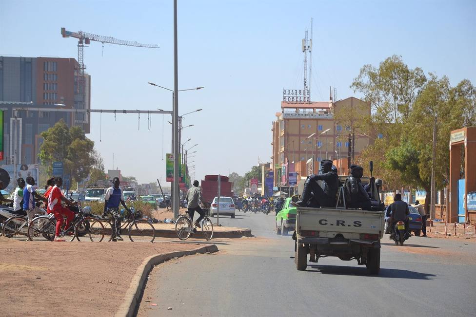 Militares toman el poder en Burkina Faso y disuelven el Gobierno y el Parlamento