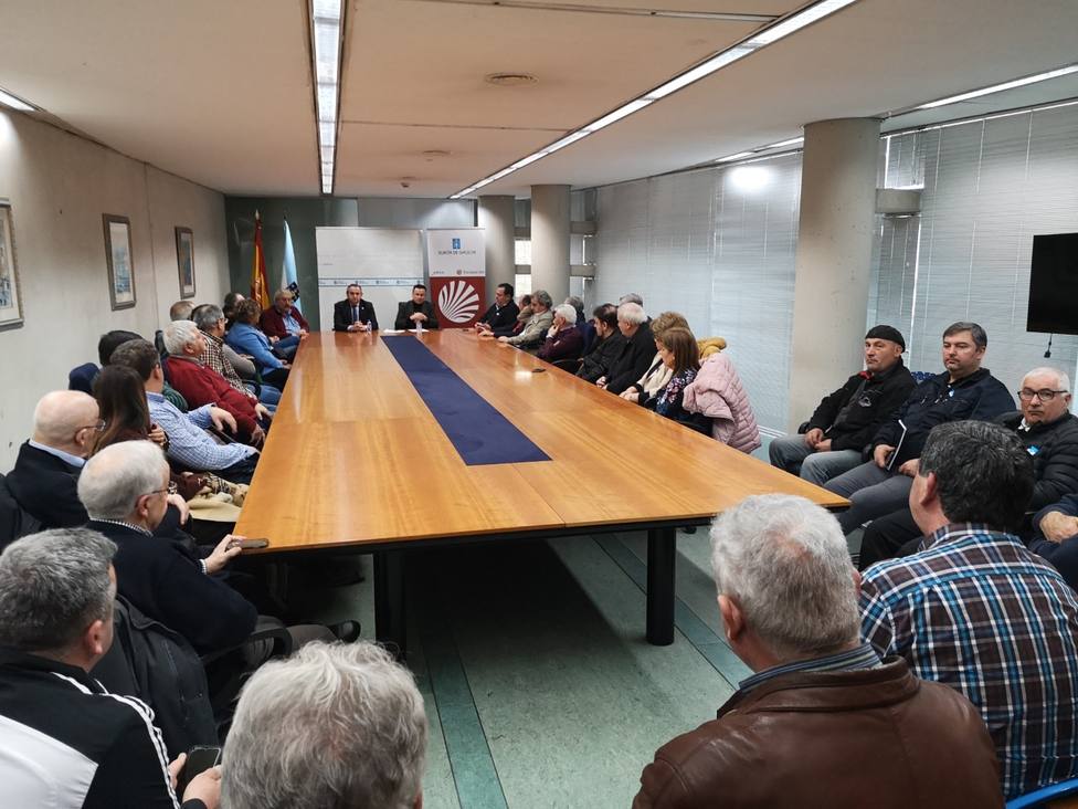 Reunión de representantes de Galicia Baleira con el conselleiro de Medio Rural