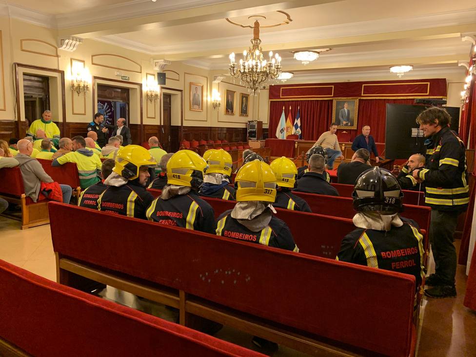 Los bomberos ya fueron al pleno de Ferrol para reclamar mayor número de efectivos