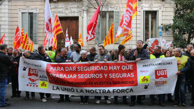 Resultado de imagen de Vigilantes de seguridad privada se manifiestan en contra de las agresiones en Barcelona
