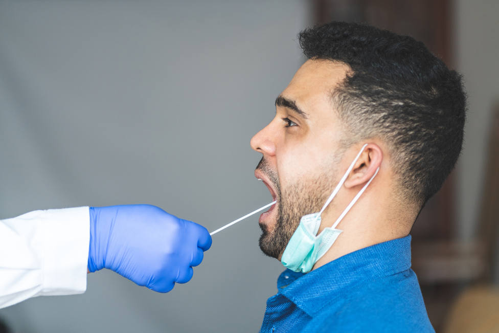 Test de saliva o nasal: ¿cuál es el mejor para detectar ómicron?