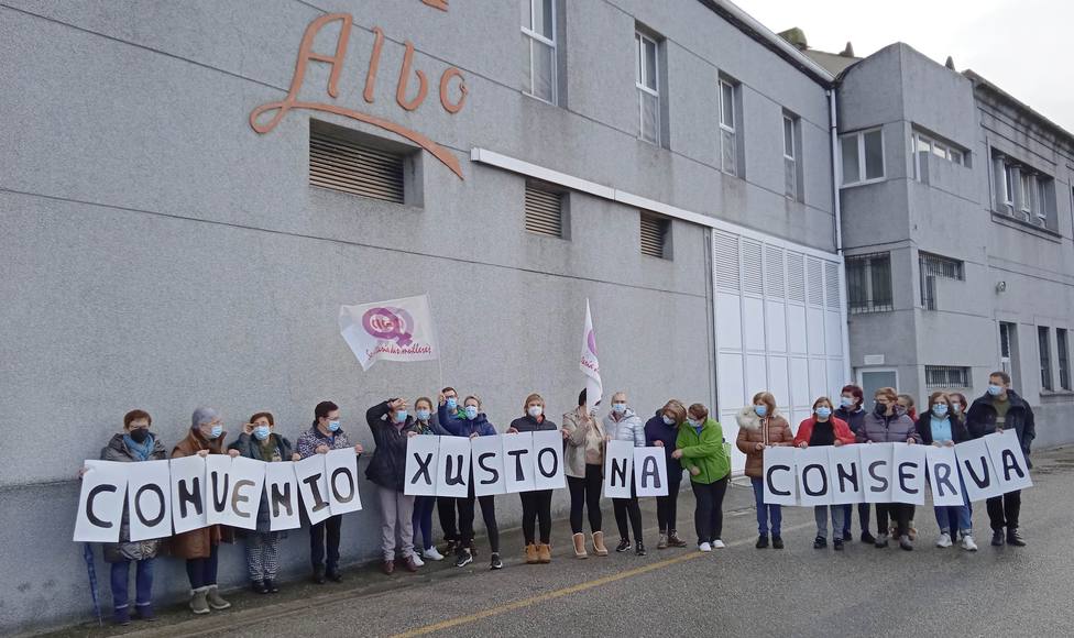 Protesta de los trabajadores de la conservera Albo en Celeiro