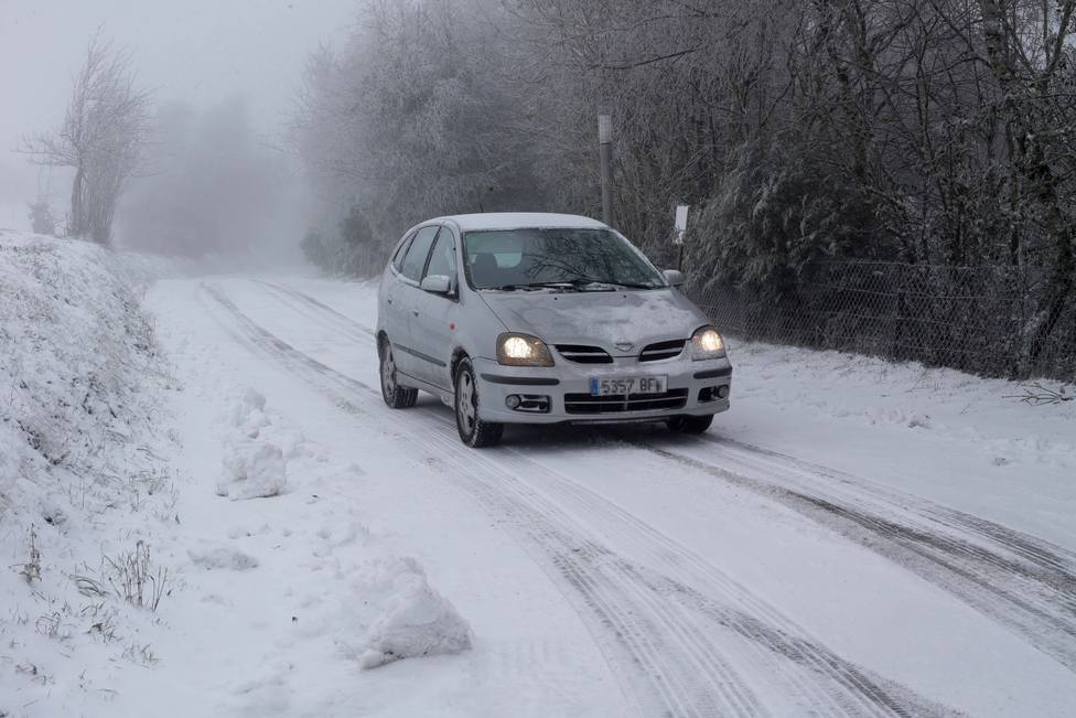 Precaución al volante por nieve: 75 carreteras afectadas, 4 de red principal