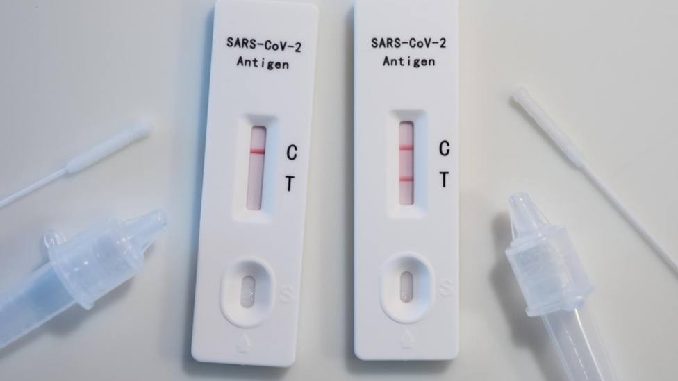 Guía de los test de antígenos de farmacia: precio, uso y fiabilidad