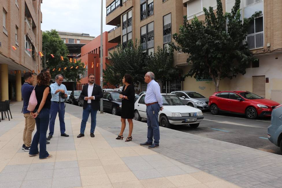 El Ayuntamiento finaliza trabajos municipales para la renovación urbana de la Calle Molins de Rei y su entorno