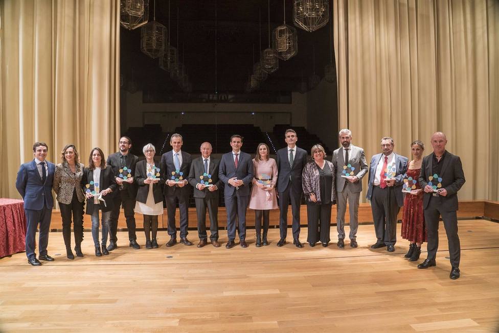 Foto de familia de los Premios Ciudad de la Ciencia y la InnovaciÃ³n 2021 de Granada