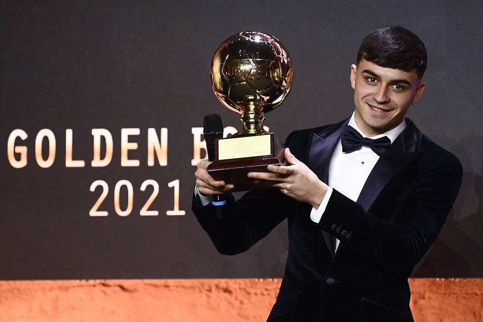 Pedri recibe el Golden Boy: 'Llevaremos al Barça a la gloria que se merece'  - Fútbol - COPE