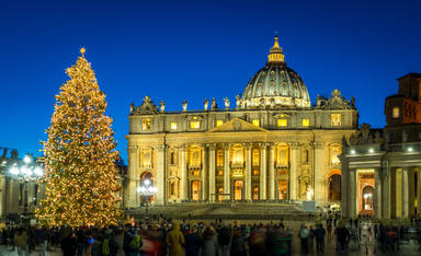Saint,Peter,Basilica,In,Rome,At,Christmas.,Italy.