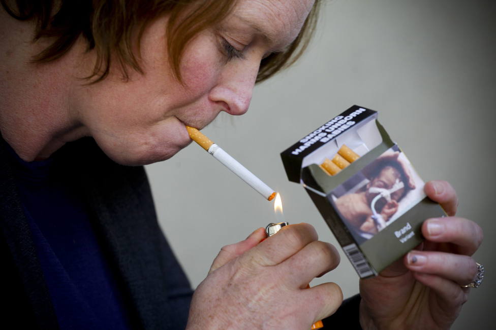Nueva Zelanda plantea elevar progresivamente la edad legal para comprar tabaco