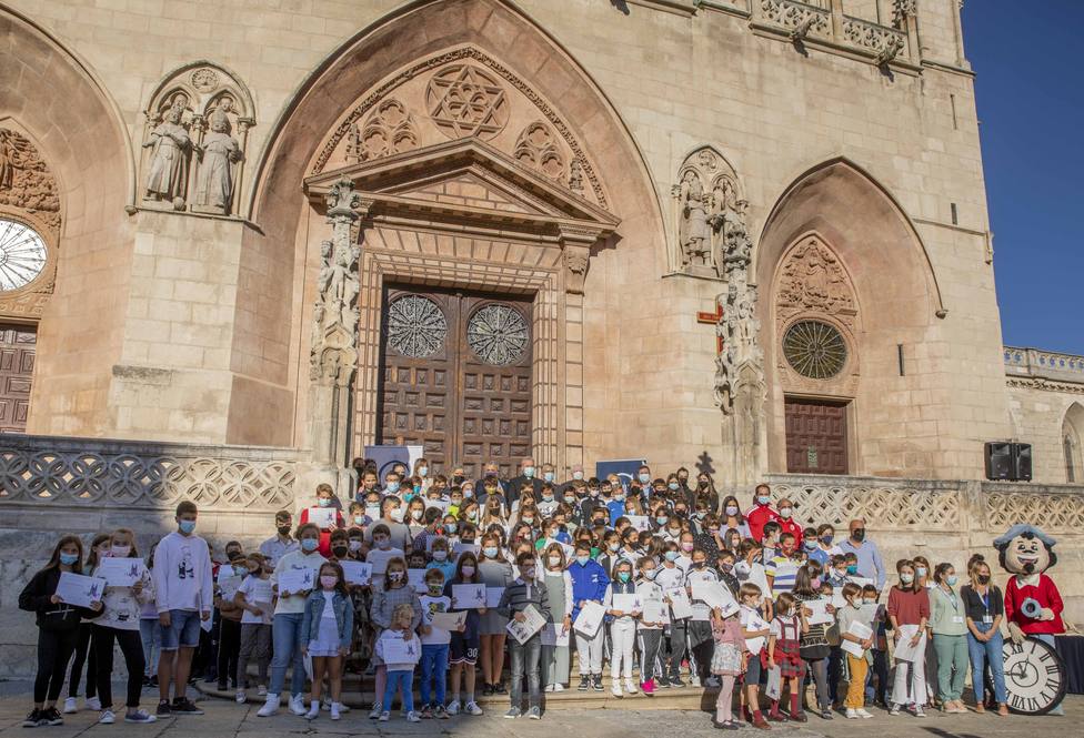 La Fundación VIII Centenario de la Catedral de Burgos reconoce a más de 200  niños su colaboración - Burgos - COPE