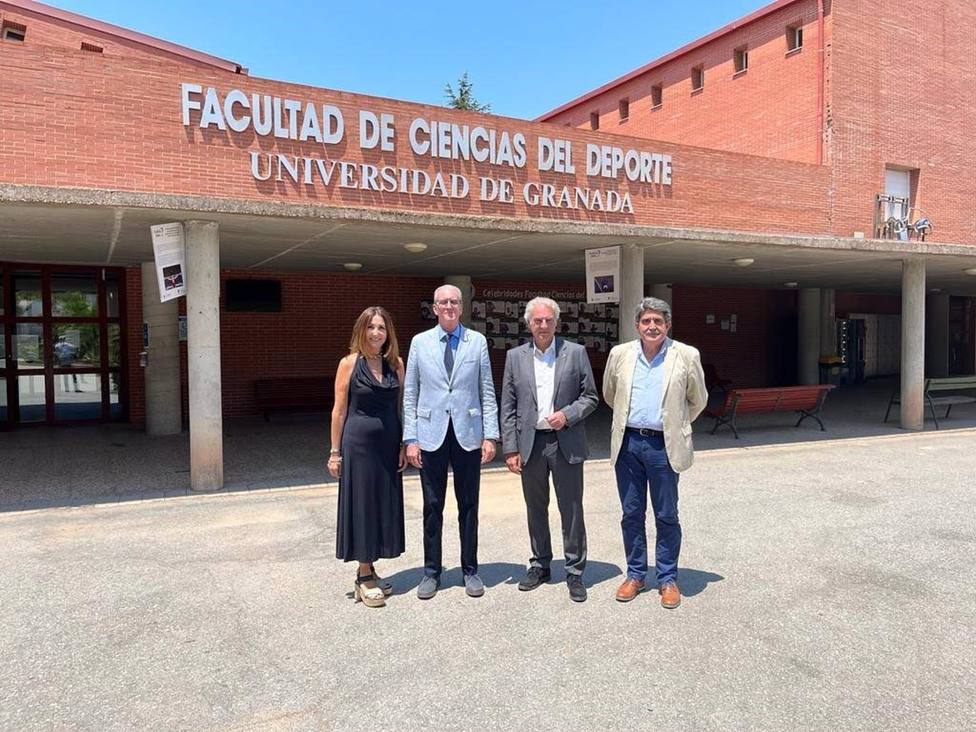 El Ayuntamiento y la Universidad de Granada firman un convenio para mejorar la oferta de los servicios deportivos pÃºblicos.