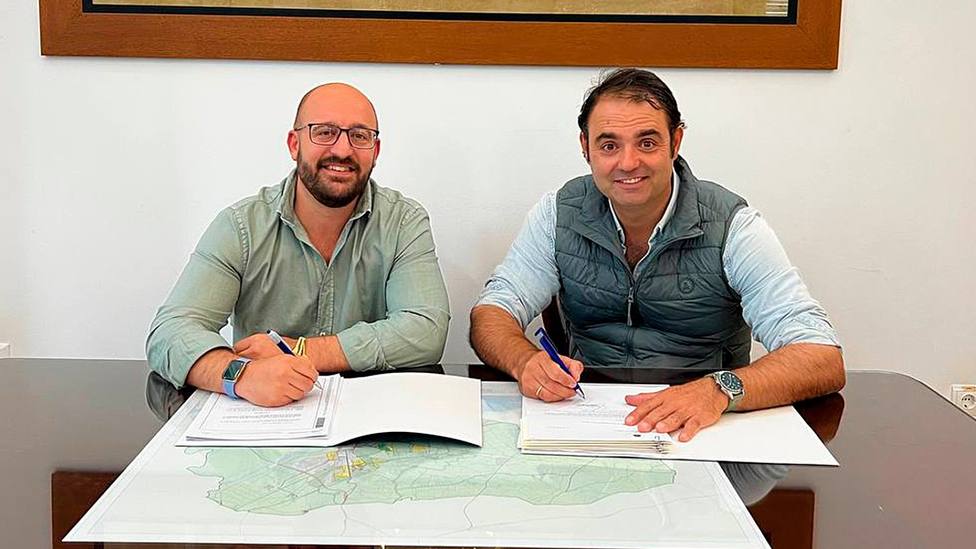 El alcalde de El Puerto, Germán Beardo, y el empresario de Circuitos Taurinos, Carlos Zúñiga