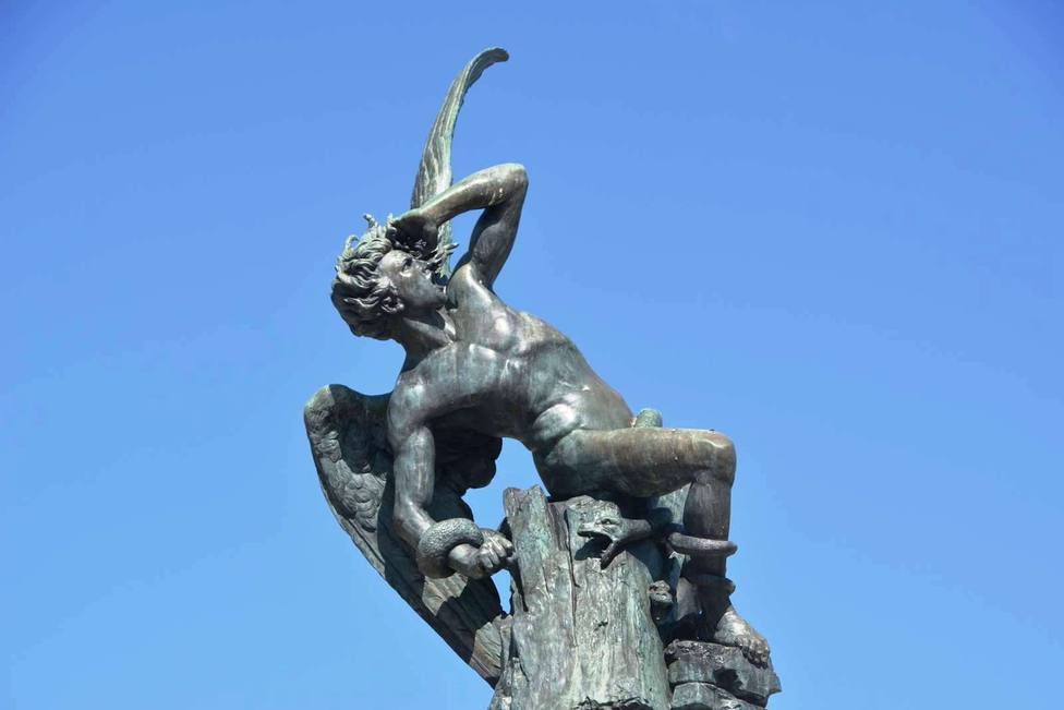 El Ángel Caído del Retiro, un monumento dedicado al diablo en Madrid ...