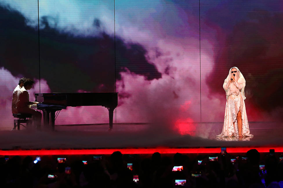 Qué mensajes esconde la puesta en escena de Ay, mamá, la canción de Rigoberta Bandini para Eurovisión