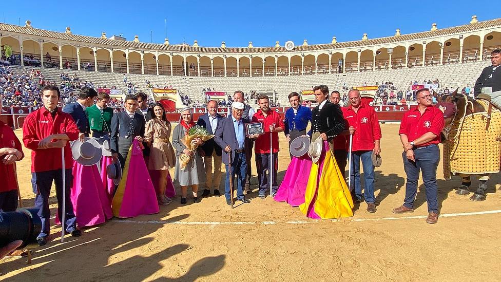 Momento del homenaje a Juan Cantos “Pimpi de Albacete” en el festival del Cotolengo